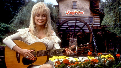 La sorprendente razón por la qué la oveja clonada Dolly recibió el nombre de Dolly Parton