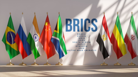 Jefe de la Inteligencia rusa señala cómo Occidente ayudó al crecimiento de los BRICS