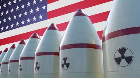 "Seríamos tontos si pensamos que no podría ocurrir": Exasesor de Trump explica a Tucker Carlson posible escenario nuclear contra Irán