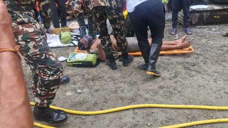 Nueve días bajo tierra: rescatan con vida a dos personas tras las devastadoras inundaciones en Nepal (VIDEOS)