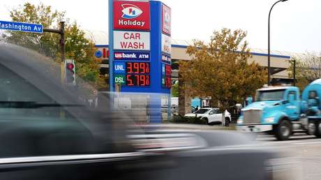 Secretario de Energía 'no quiere opinar' sobre los precios de la gasolina en EE.UU.