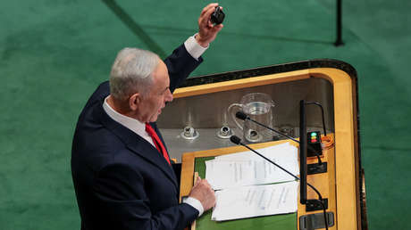 "Hezbolá ciertamente los recuerda": Netanyahu muestra un bíper 'asesino' en la ONU (VIDEO)
