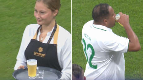 Pausa de hidratación nivel leyenda: una cerveza bien fría en pleno partido  (VIDEO)