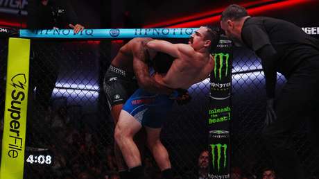 VIDEO: Peculiar pelea de UFC entre un policía y un exconvicto termina en apenas 57 segundos
