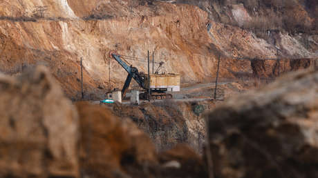 EE.UU. y Ucrania firman su primer acuerdo sobre extracción conjunta de minerales
