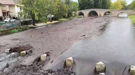 Río se tiñe de negro en el corazón de España: ¿qué pasó? (VIDEOS)