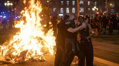 VIDEOS: Protesta por la vivienda termina con disturbios y represión policial en Barcelona