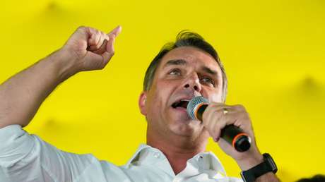Flávio Bolsonaro promete cambiar la Constitución de Brasil para "redemocratizar el país"