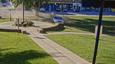 Se pasa de copas y hace un 'drift' ebria frente a un tribunal en EE.UU. (VIDEO)