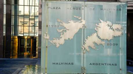 Argentina ratifica una medida que alienta su disputa por las Malvinas