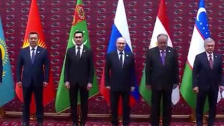 VIDEO: Putin y otros líderes posan para foto de familia en cumbre de la CEI