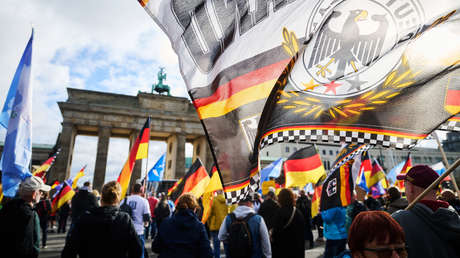 "¡Ningún disparo más contra los rusos!": Marcha por la paz y contra el Gobierno de Merz atraviesa Berlín (VIDEO)